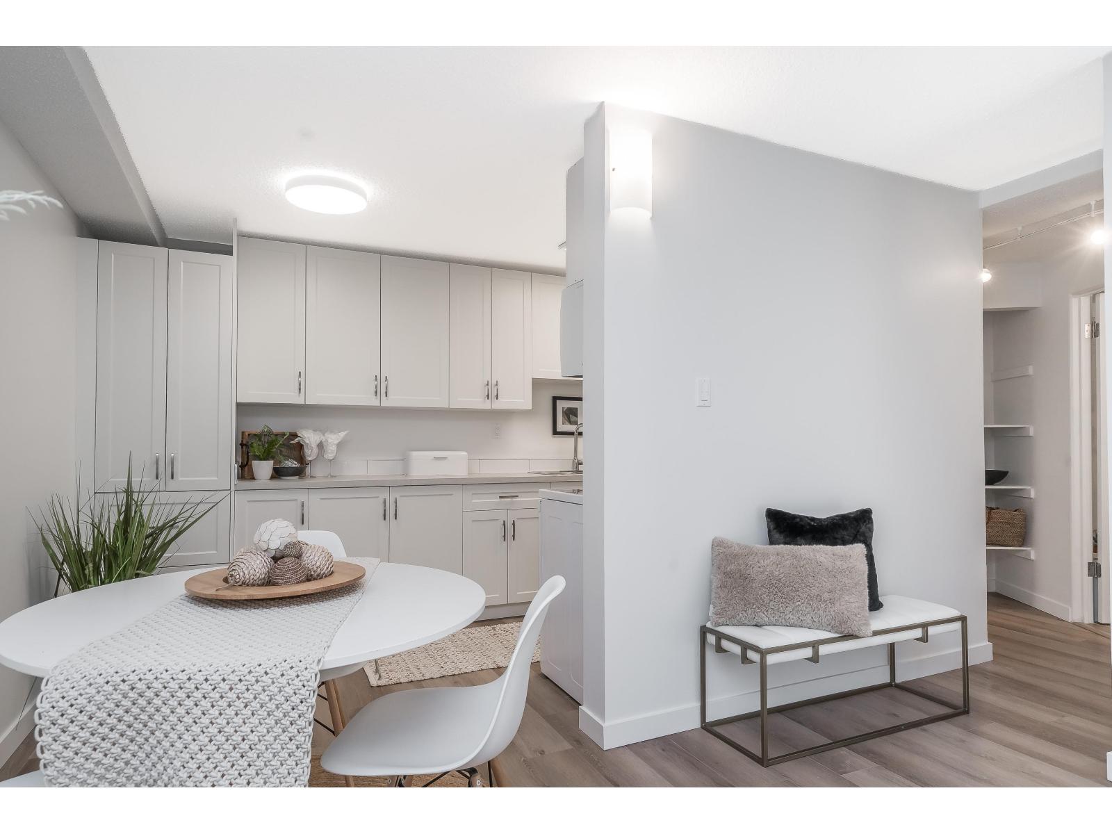 110 15020 North Bluff Road, White Rock, British Columbia  V4B 5A4 - Photo 15 - R3089205