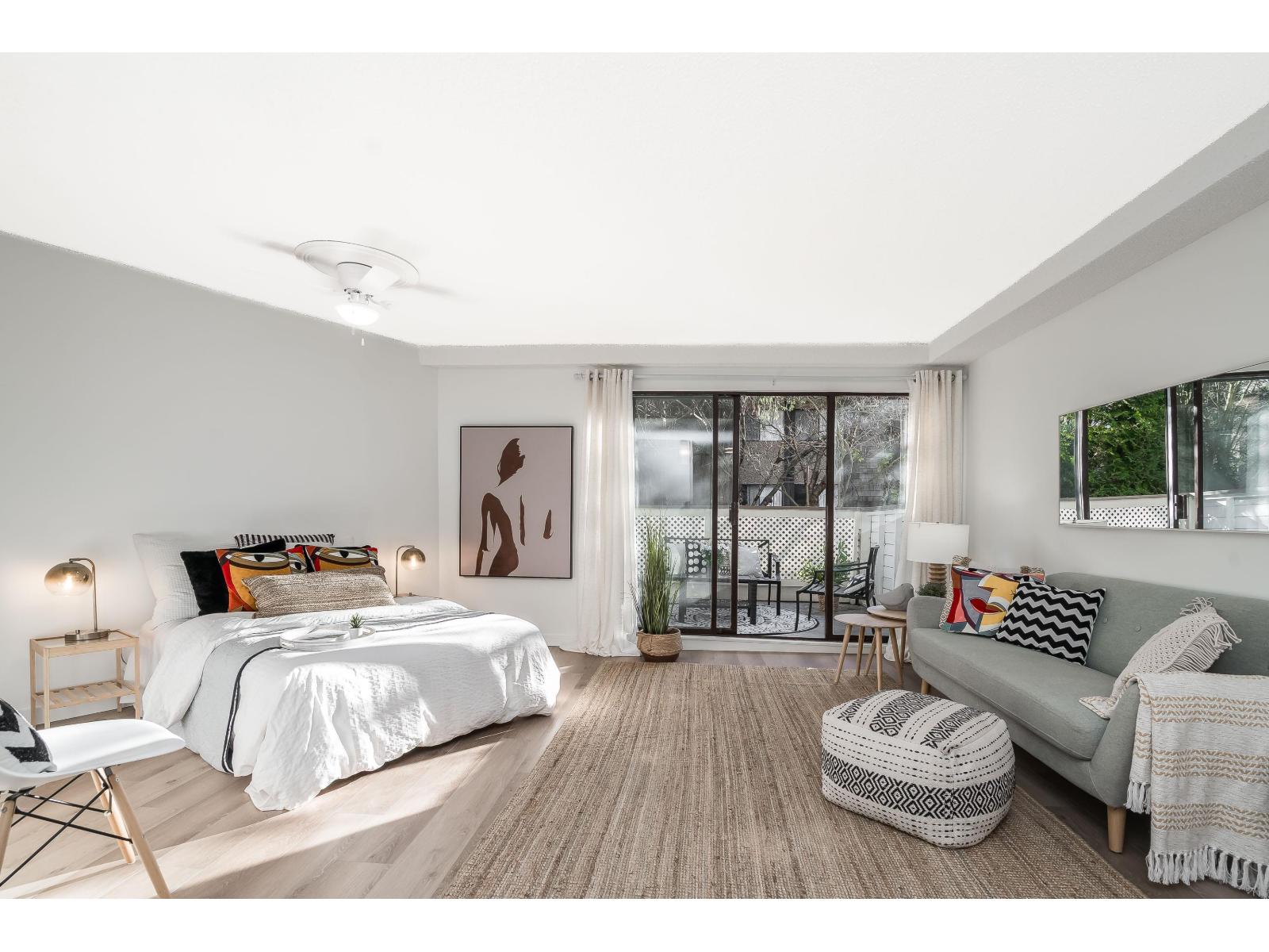 110 15020 NORTH BLUFF ROAD, White Rock, British Columbia