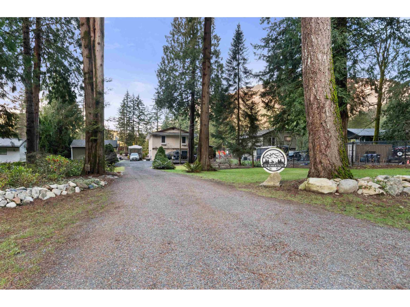 120 ROBERTSON CRESCENT|Hope, Hope, British Columbia