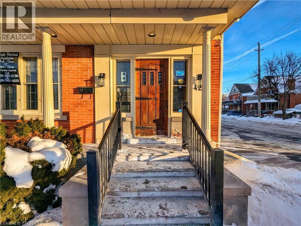 429 S Queen Street S, Kitchener, Ontario  N2G 1W6 - Photo 3 - 40805130