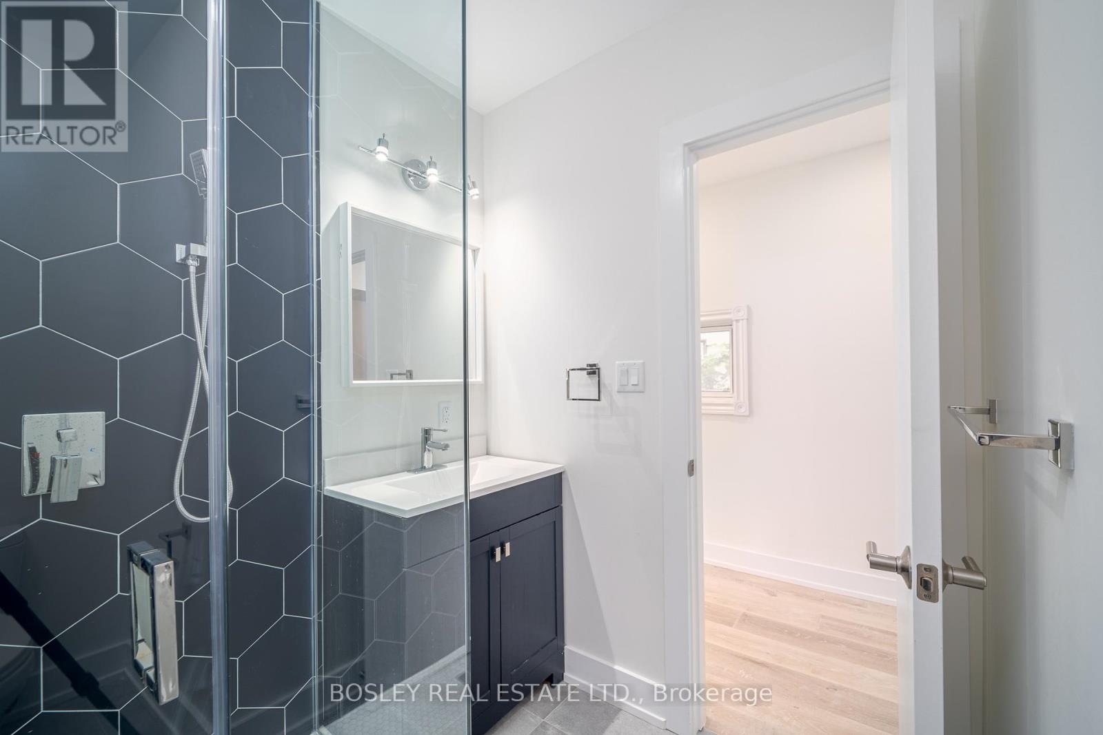 2 - 13 Mansfield Avenue, Toronto, Ontario  M6J 2A9 - Photo 10 - C12787282