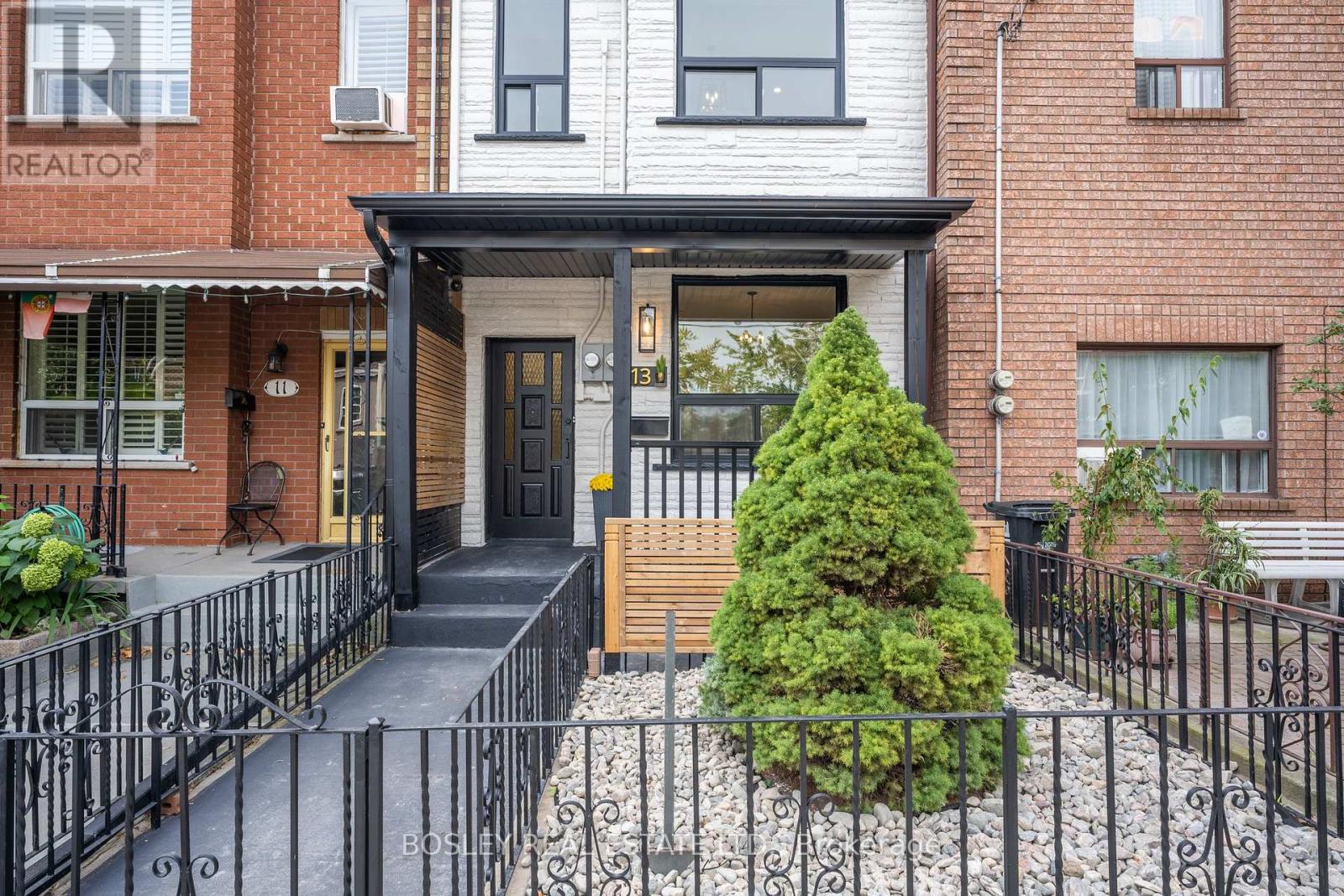 2 - 13 Mansfield Avenue, Toronto, Ontario  M6J 2A9 - Photo 2 - C12787282