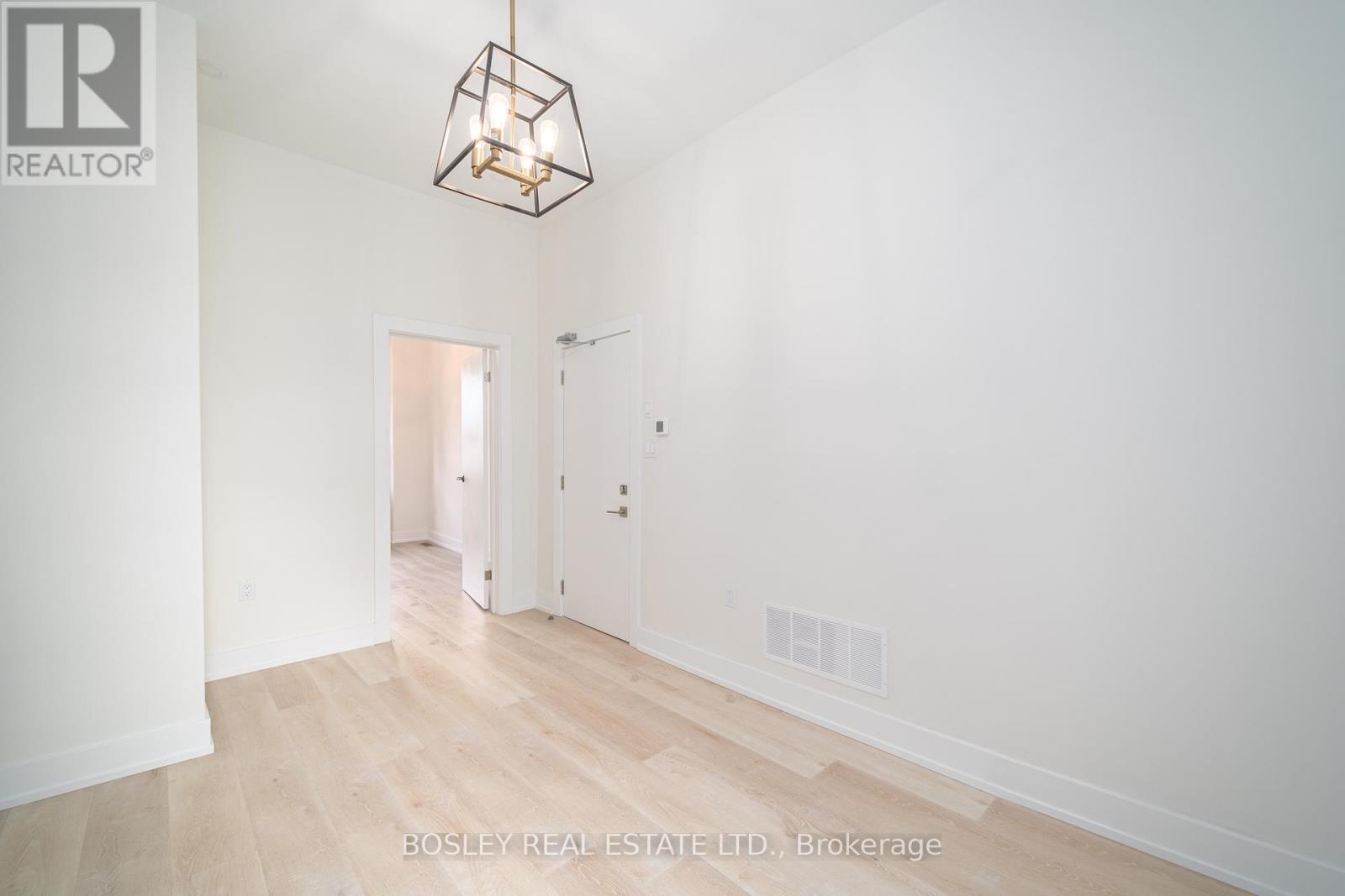 2 - 13 Mansfield Avenue, Toronto, Ontario  M6J 2A9 - Photo 4 - C12787282