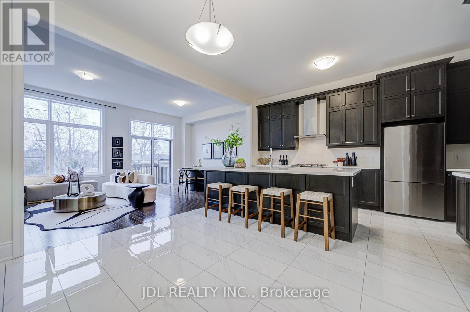 94 CARRVILLE WOODS CIRCLE, Vaughan, Ontario