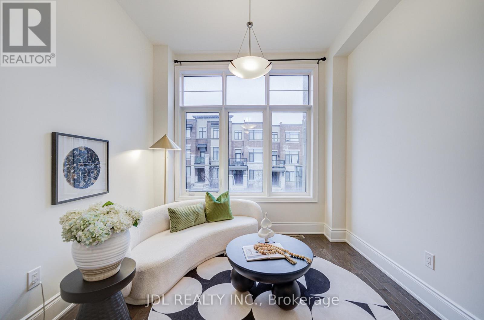 94 Carrville Woods Circle, Vaughan, Ontario  L6A 4Z6 - Photo 13 - N12787214