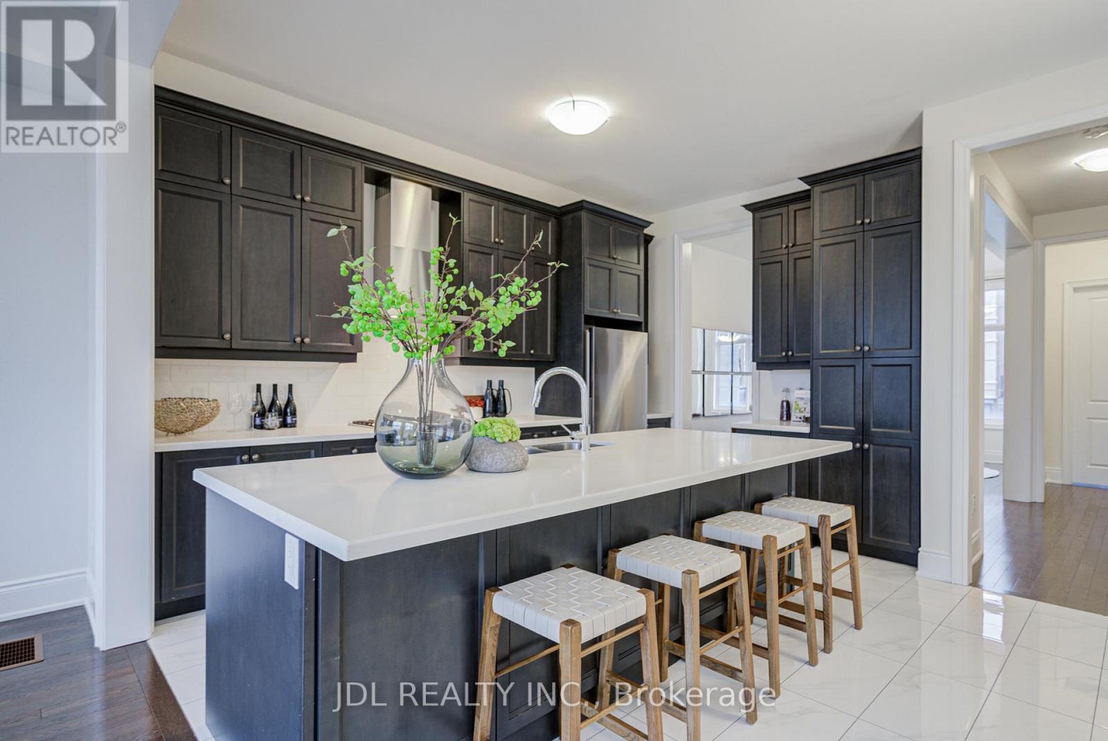 94 Carrville Woods Circle, Vaughan, Ontario  L6A 4Z6 - Photo 21 - N12787214