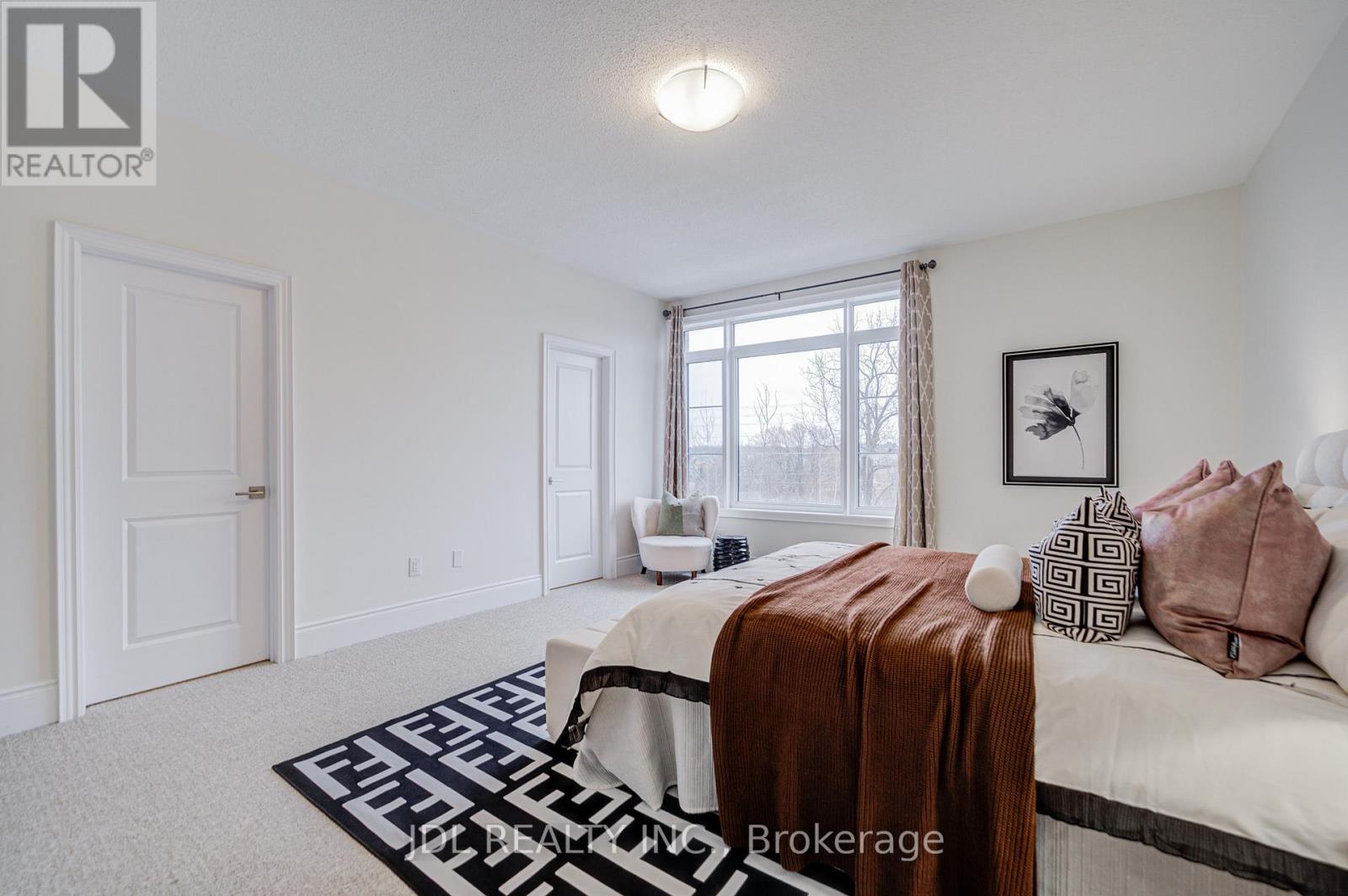 94 Carrville Woods Circle, Vaughan, Ontario  L6A 4Z6 - Photo 35 - N12787214