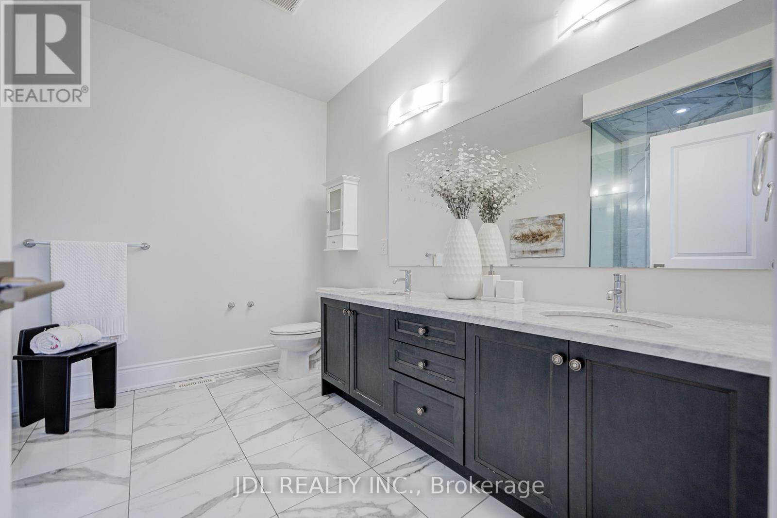 94 Carrville Woods Circle, Vaughan, Ontario  L6A 4Z6 - Photo 36 - N12787214