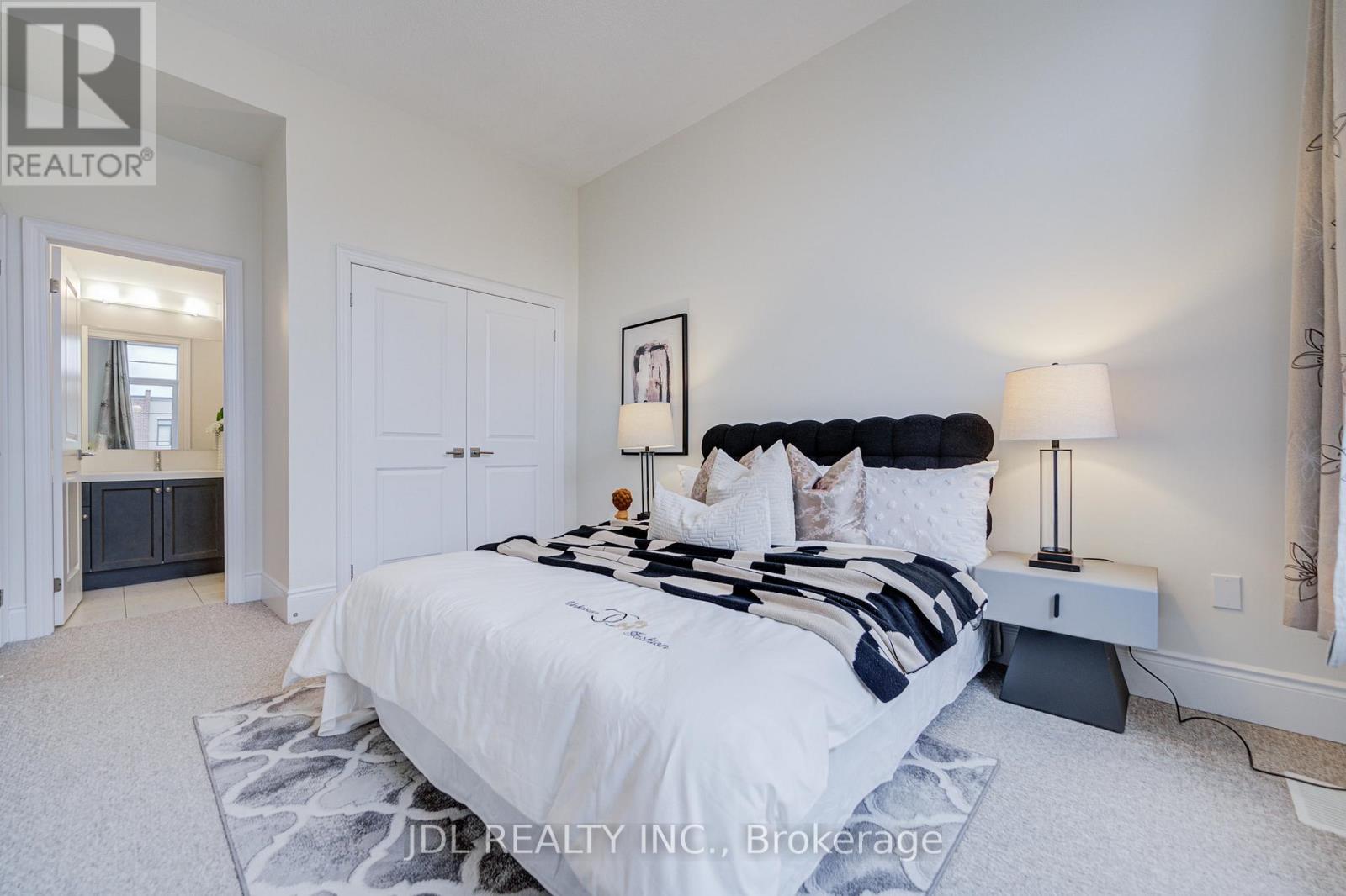 94 Carrville Woods Circle, Vaughan, Ontario  L6A 4Z6 - Photo 43 - N12787214