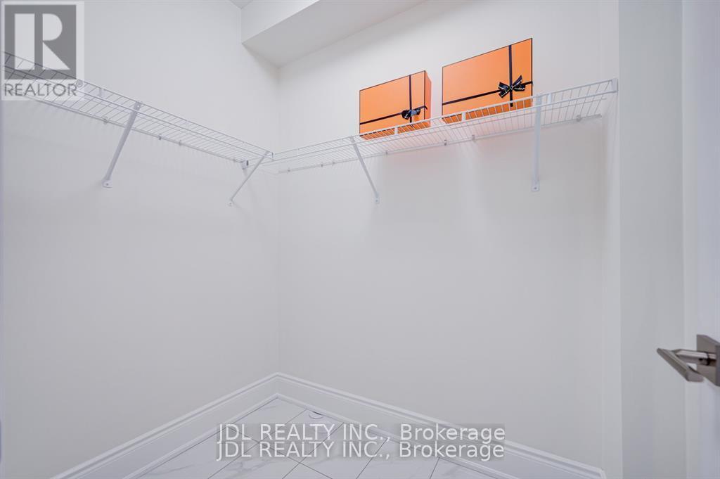 94 Carrville Woods Circle, Vaughan, Ontario  L6A 4Z6 - Photo 5 - N12787214