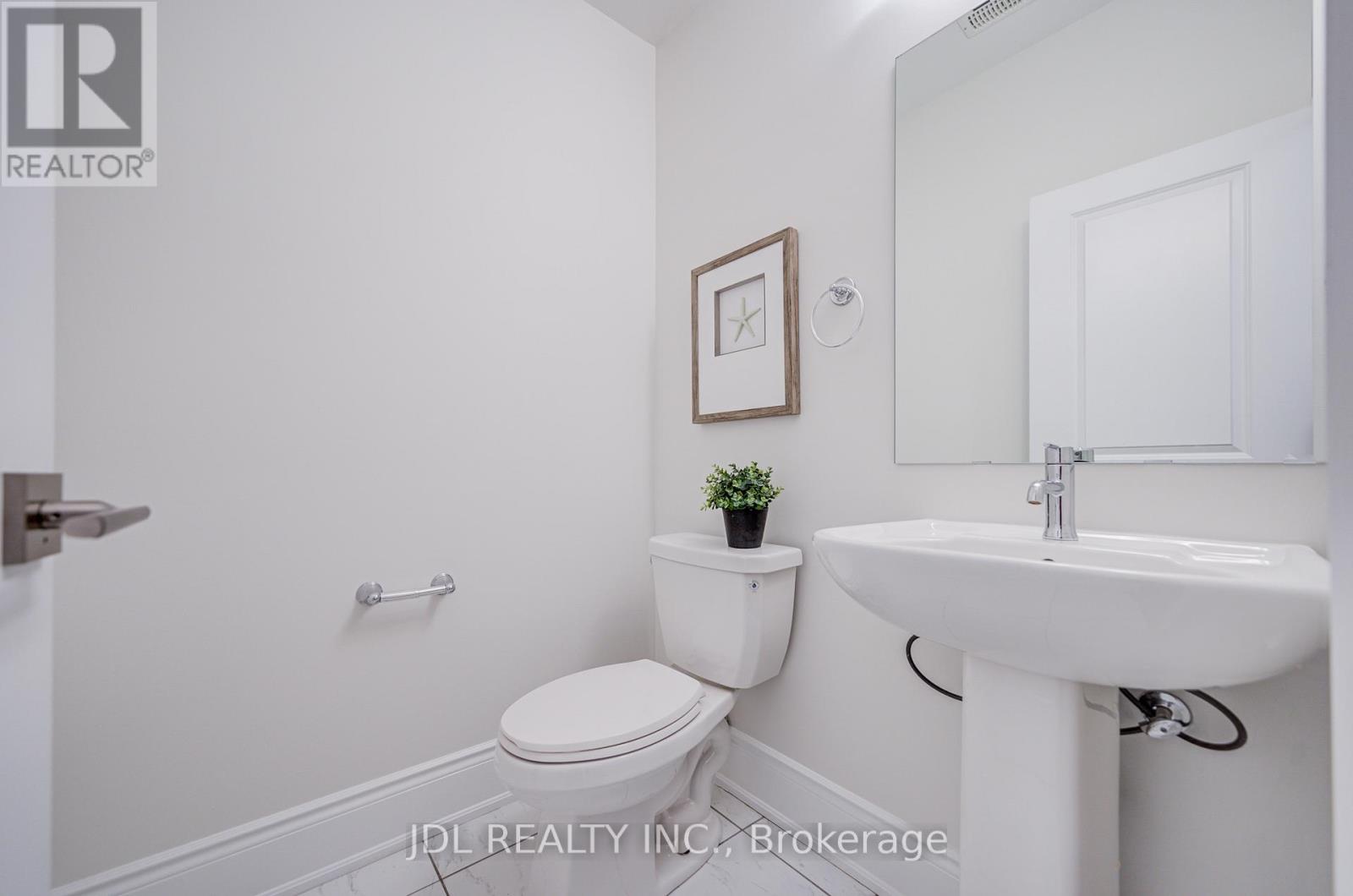 94 Carrville Woods Circle, Vaughan, Ontario  L6A 4Z6 - Photo 6 - N12787214