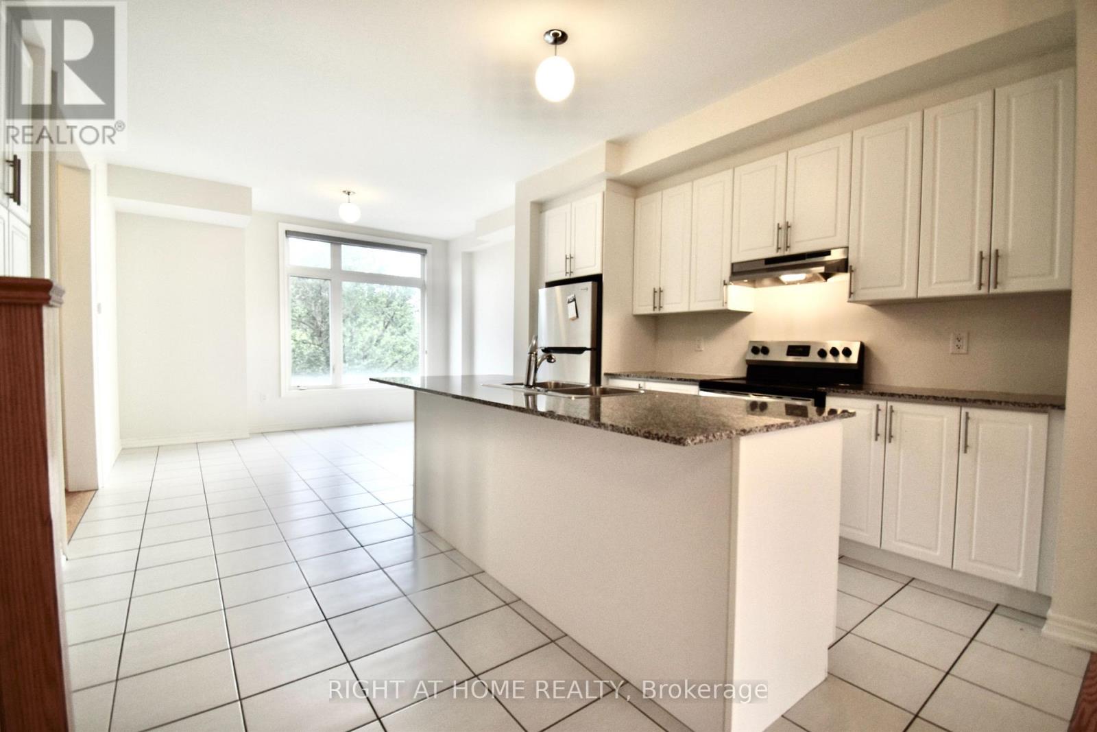 37 Queenpost Drive, Brampton, Ontario  L6Y 6L2 - Photo 11 - W12787230