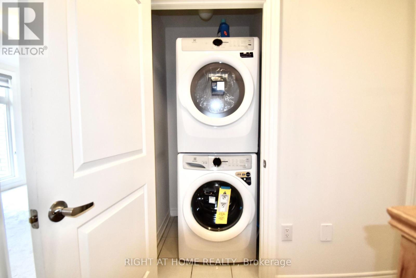 37 Queenpost Drive, Brampton, Ontario  L6Y 6L2 - Photo 20 - W12787230