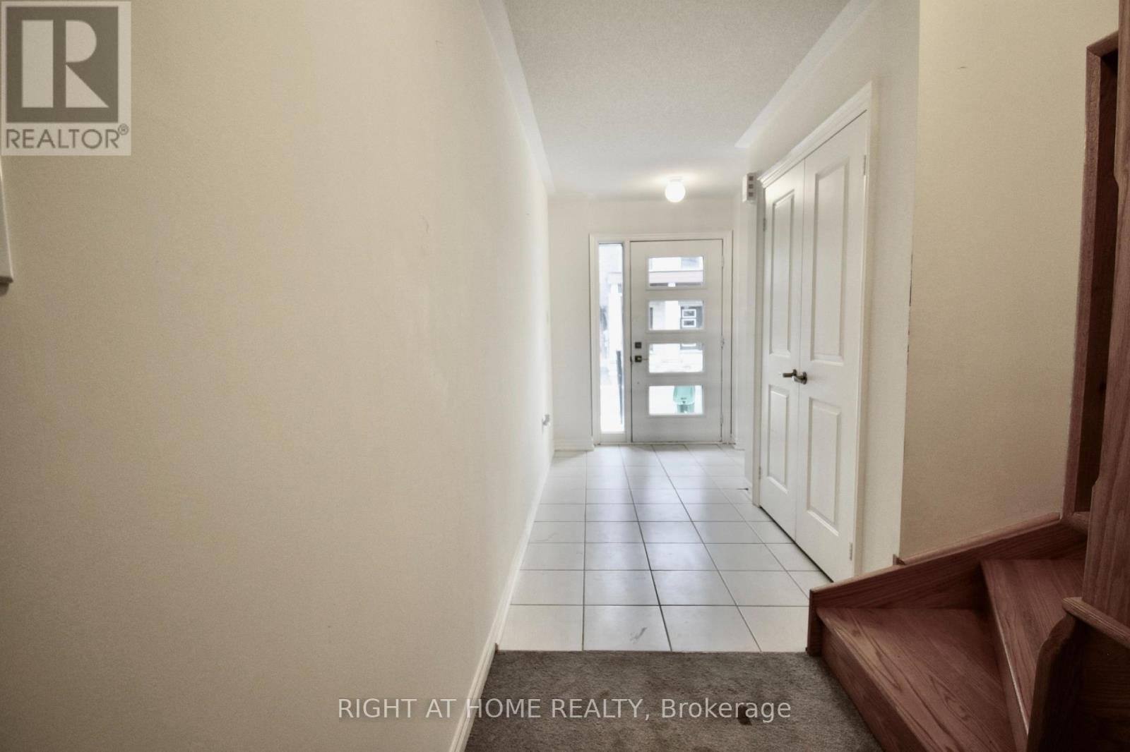 37 Queenpost Drive, Brampton, Ontario  L6Y 6L2 - Photo 4 - W12787230