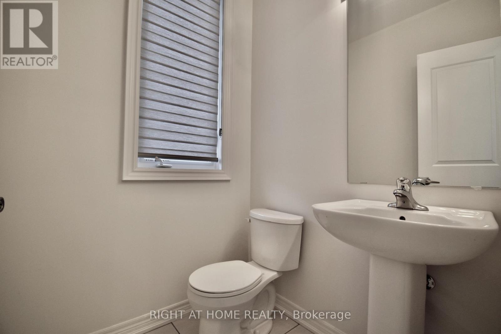 37 Queenpost Drive, Brampton, Ontario  L6Y 6L2 - Photo 6 - W12787230