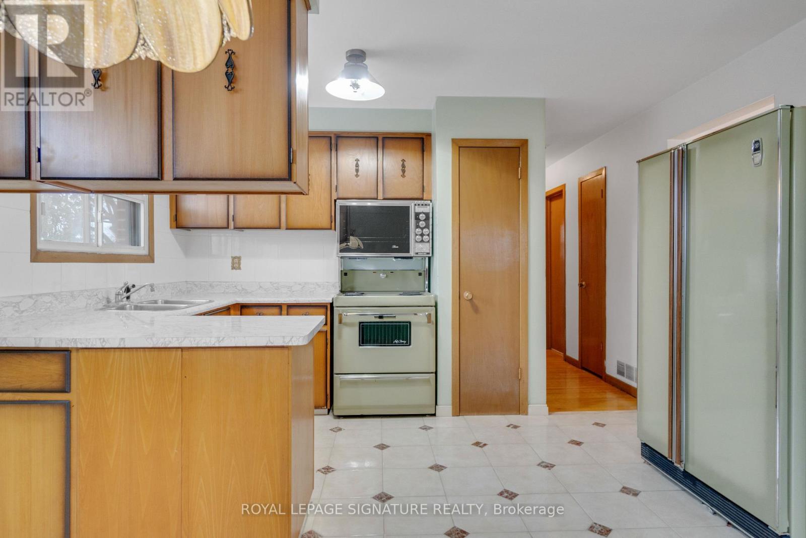 163 Milady Road, Toronto, Ontario  M9L 2J1 - Photo 10 - W12787236