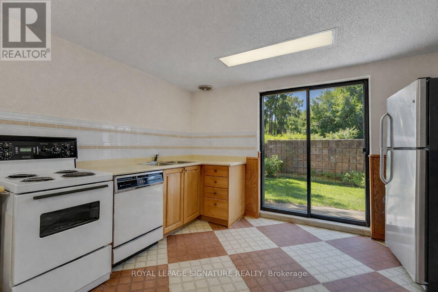 163 Milady Road, Toronto, Ontario  M9L 2J1 - Photo 32 - W12787236