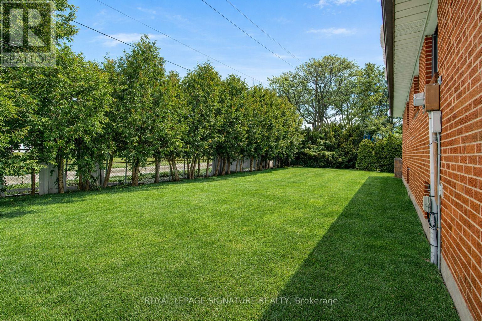 163 Milady Road, Toronto, Ontario  M9L 2J1 - Photo 35 - W12787236