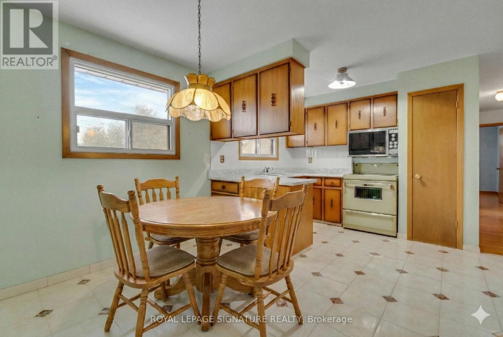 163 Milady Road, Toronto, Ontario  M9L 2J1 - Photo 8 - W12787236