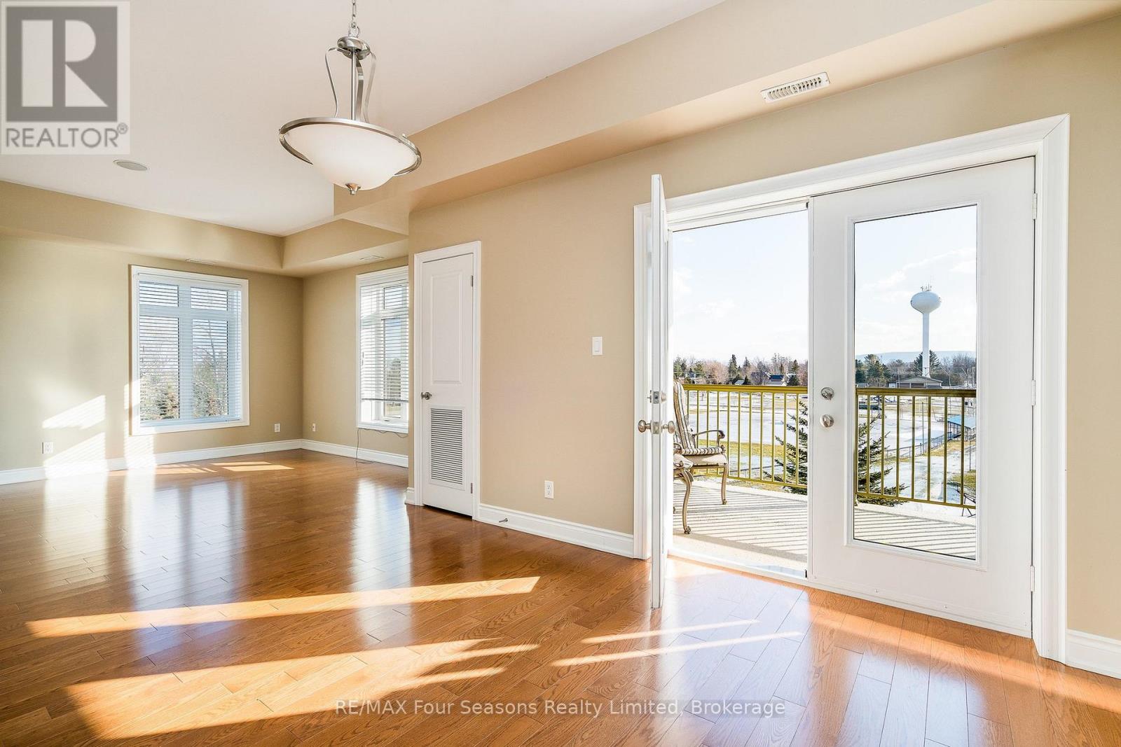 305 - 27 Beaver Street S, Blue Mountains, Ontario N0H 1J0 - Photo 10 - X12787358