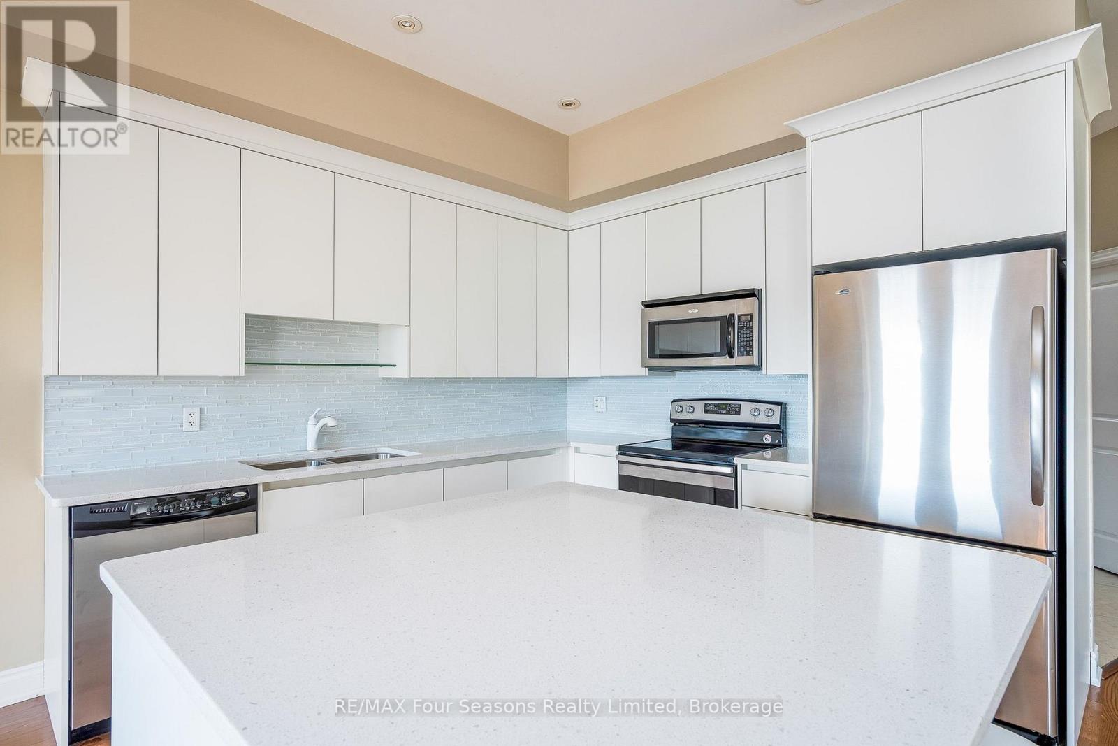 305 - 27 Beaver Street S, Blue Mountains, Ontario N0H 1J0 - Photo 17 - X12787358