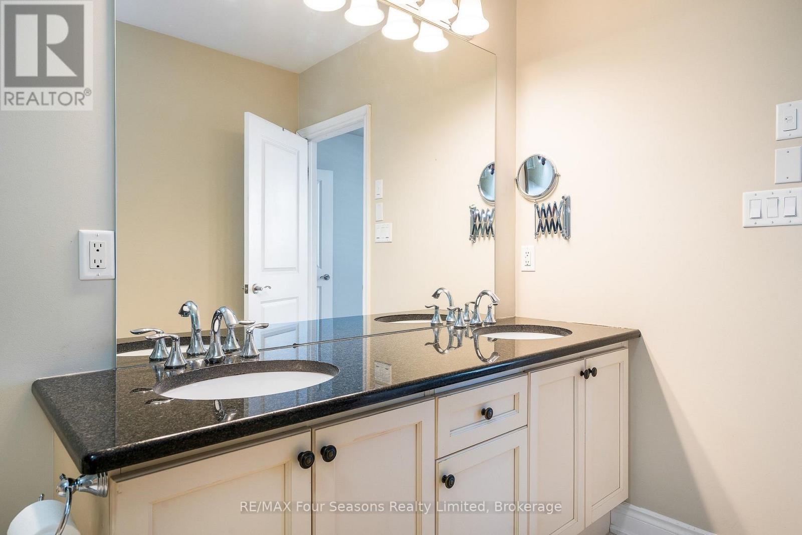 305 - 27 Beaver Street S, Blue Mountains, Ontario N0H 1J0 - Photo 23 - X12787358