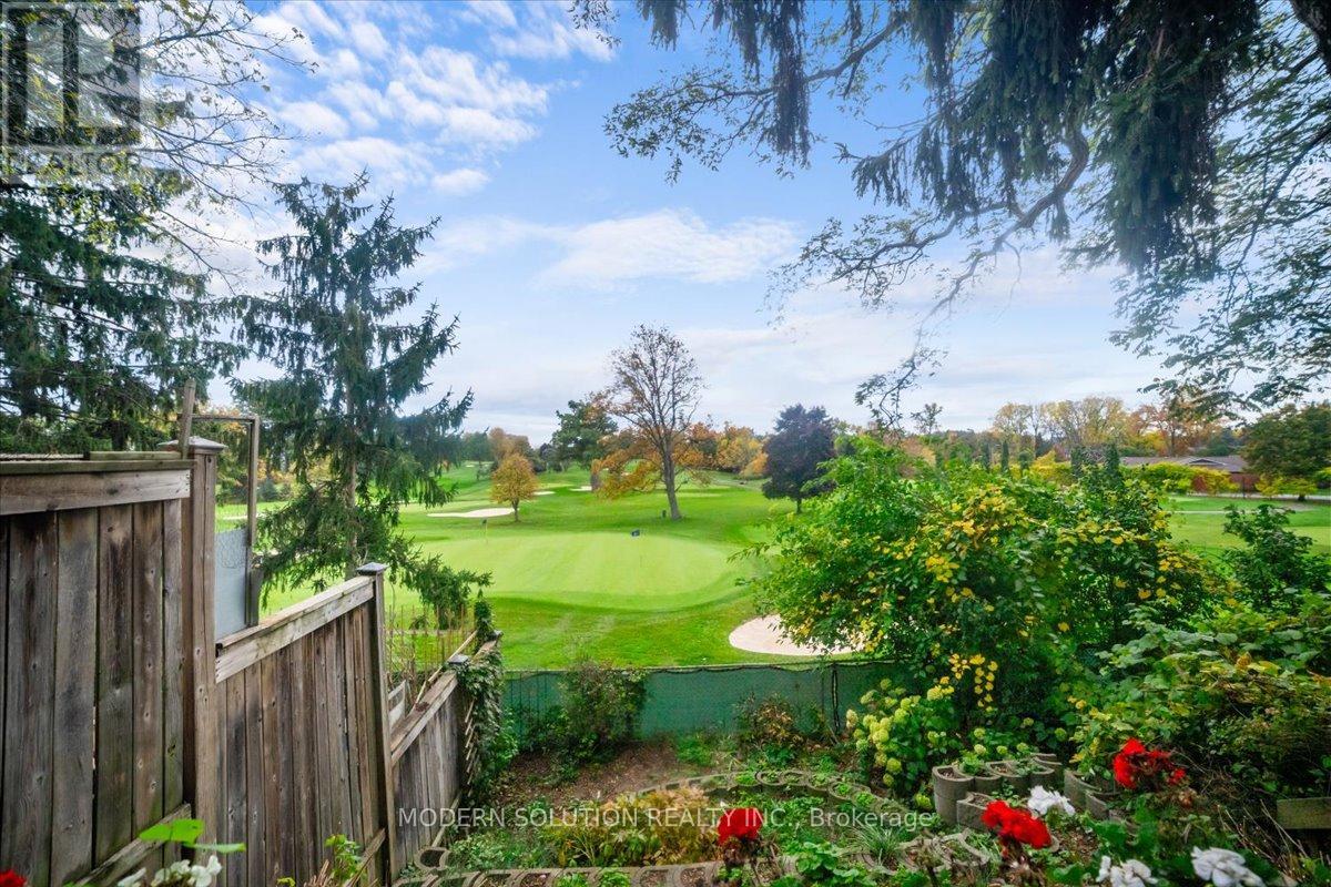 1464 Credit Woodlands Court, Mississauga, Ontario  L5C 3J5 - Photo 5 - W12702186