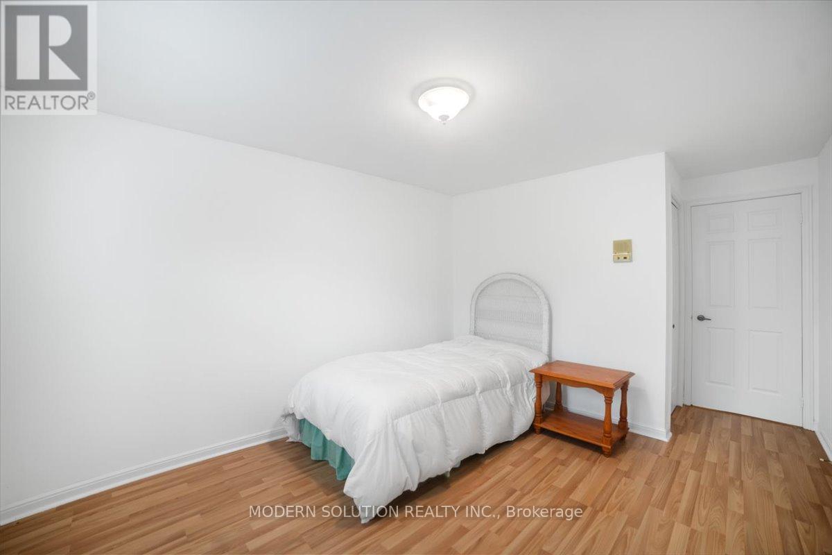 1464 Credit Woodlands Court, Mississauga, Ontario  L5C 3J5 - Photo 20 - W12702186