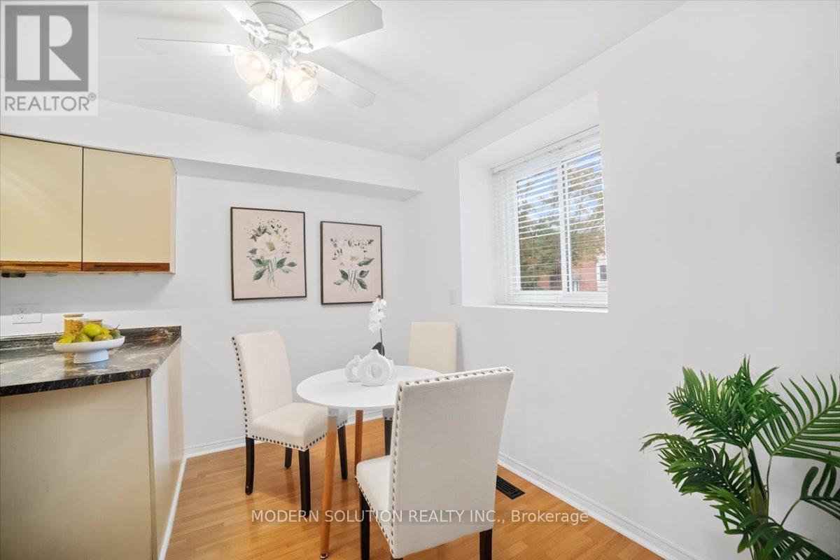 1464 Credit Woodlands Court, Mississauga, Ontario  L5C 3J5 - Photo 18 - W12702186