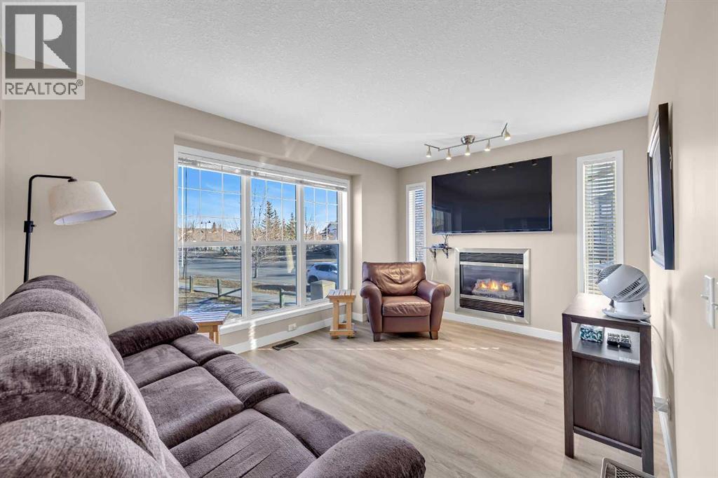 71 Eversyde Heath Sw, Calgary, Alberta  T2Y 4P8 - Photo 4 - A2285086