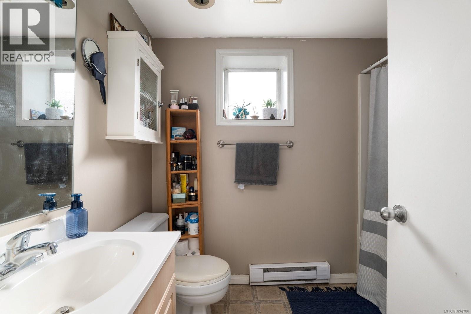 1015 Kenneth St, Saanich, British Columbia  V8X 3J3 - Photo 20 - 1025799