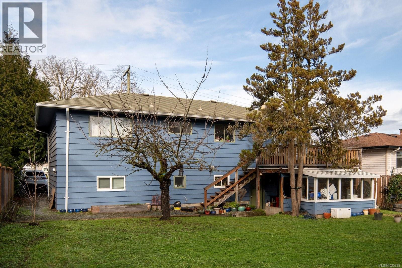 1015 Kenneth St, Saanich, British Columbia  V8X 3J3 - Photo 25 - 1025799