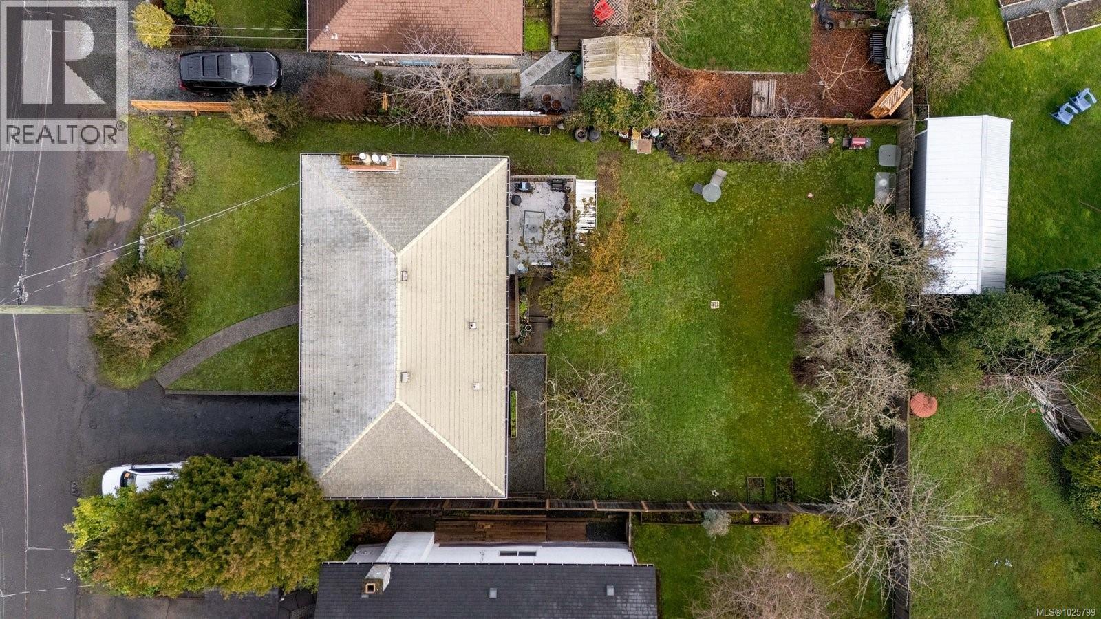 1015 Kenneth St, Saanich, British Columbia  V8X 3J3 - Photo 26 - 1025799