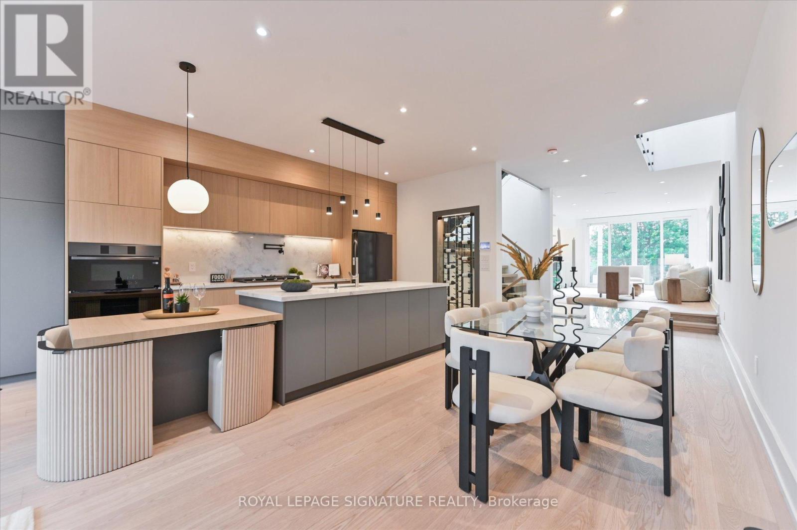 24 ELMSDALE ROAD, Toronto, Ontario