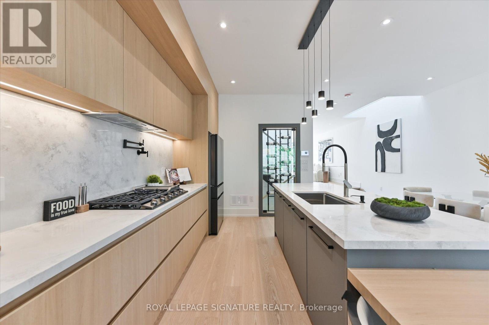 24 Elmsdale Road, Toronto, Ontario  M4J 3M4 - Photo 4 - E12710428