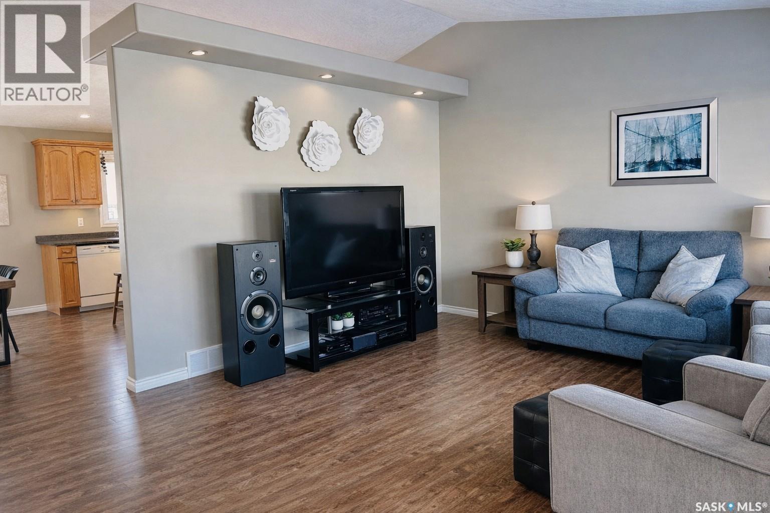 203 3rd Avenue E, Shellbrook, Saskatchewan  S0J 2E0 - Photo 3 - SK026583