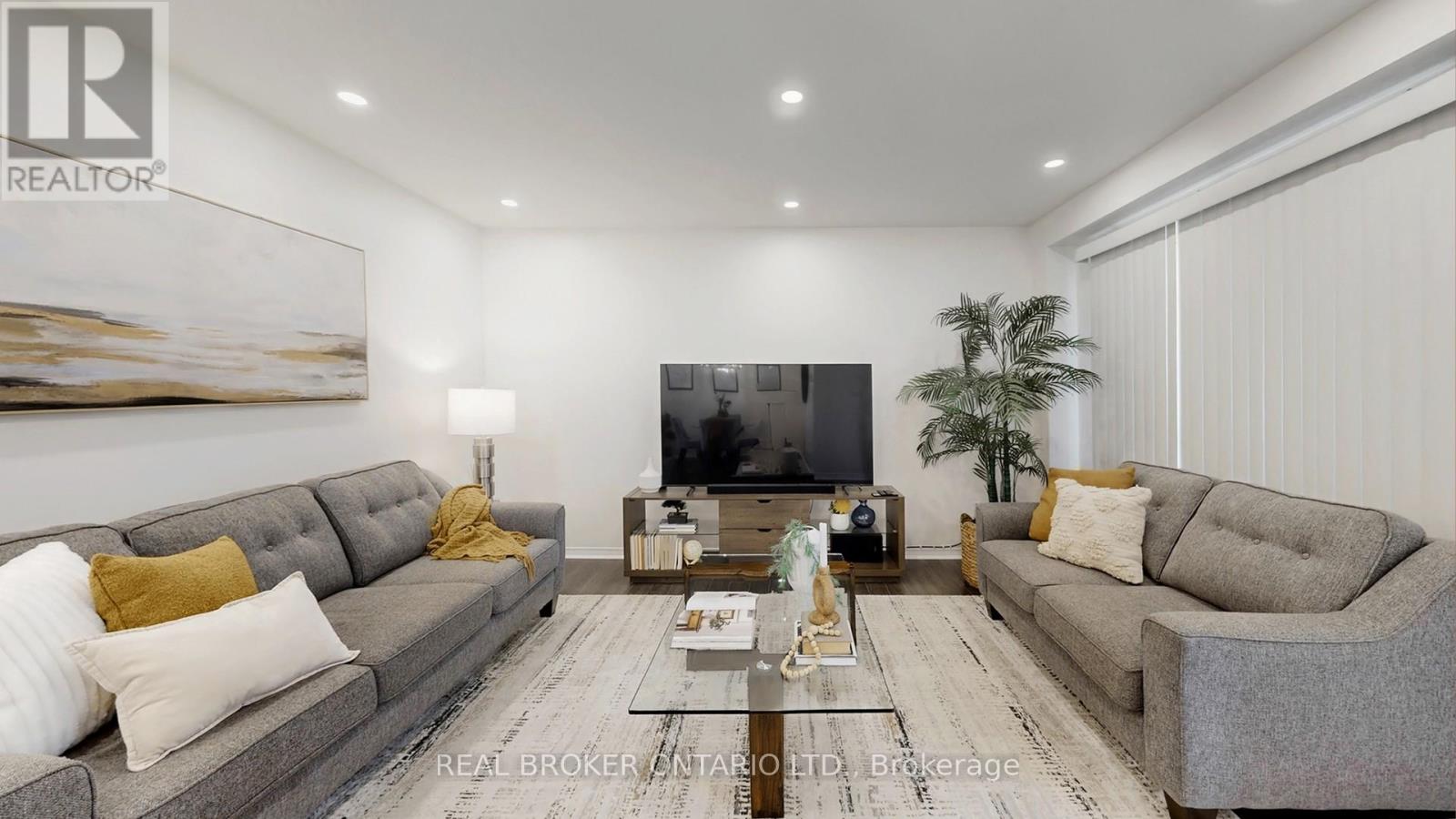 16 Wade Square, Clarington, Ontario  L1E 3E5 - Photo 4 - E12787326