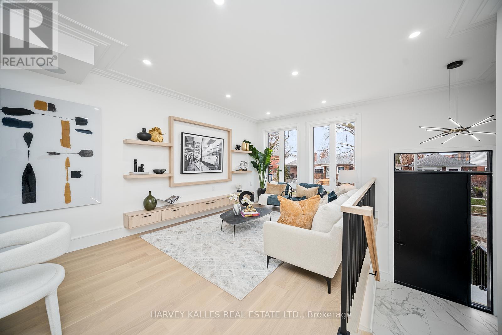 67 Lesmount Avenue, Toronto, Ontario  M4J 3V7 - Photo 5 - E12787454