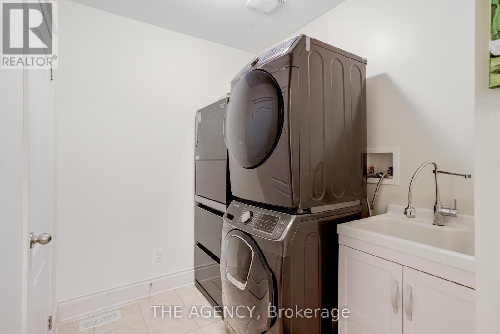 3109 Larry Crescent, Oakville, Ontario  L6M 0S8 - Photo 37 - W12781650