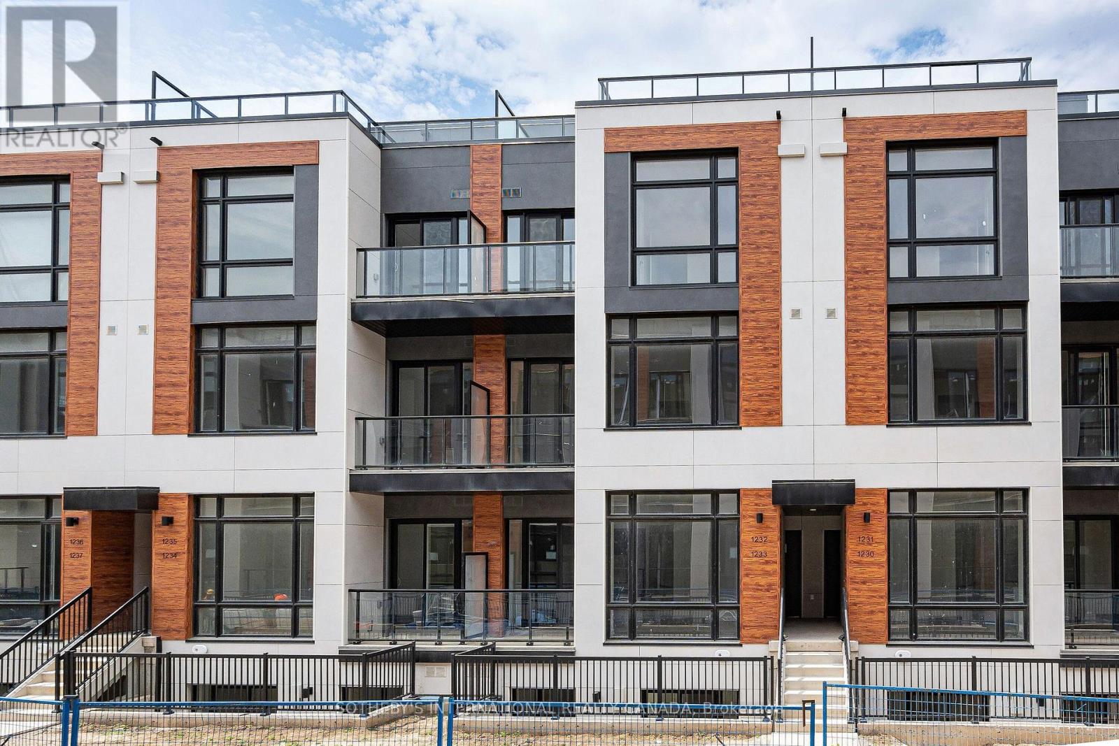 207 - 8 Steckley House Lane, Richmond Hill, Ontario  L4S 0N1 - Photo 1 - N12787450