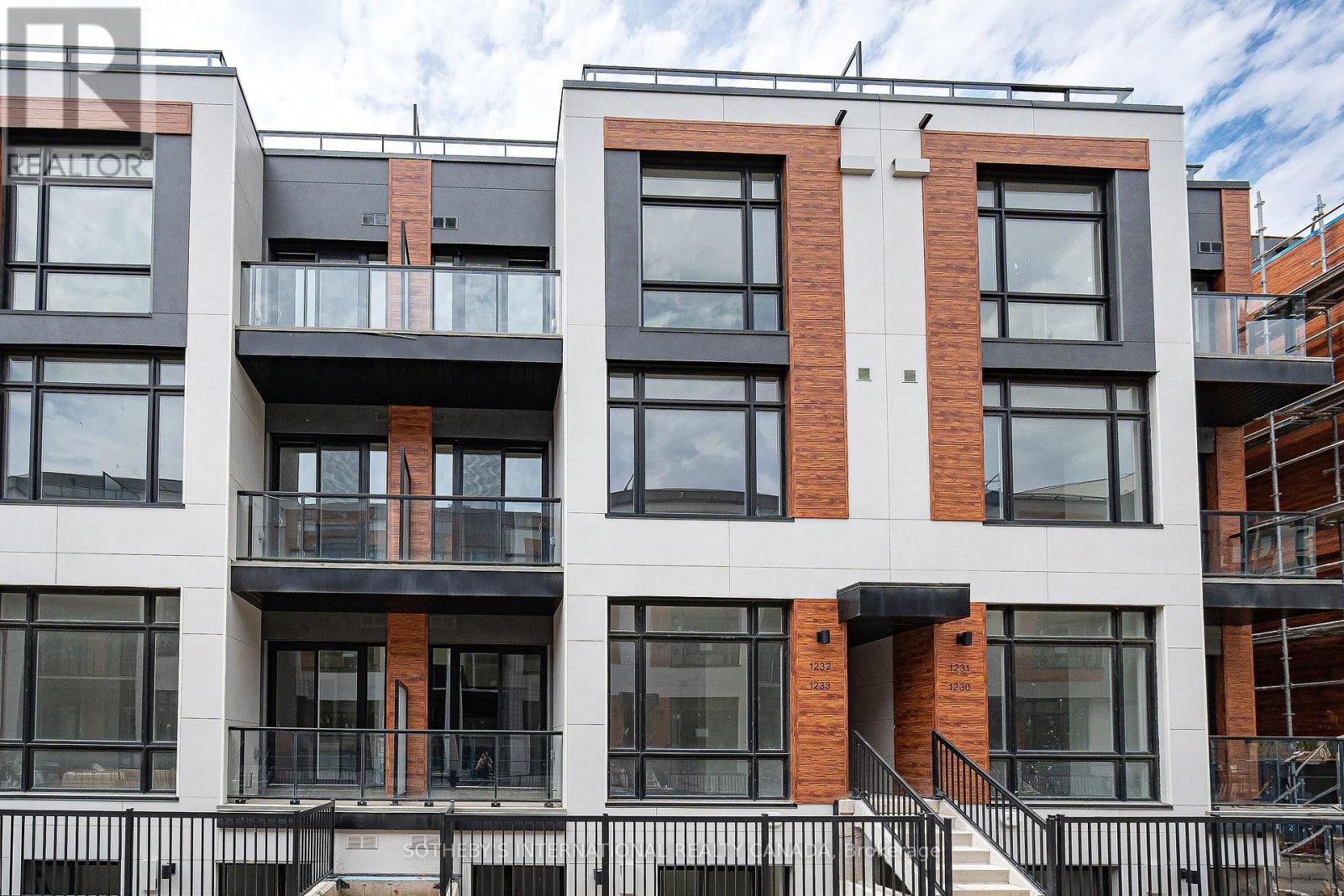 207 - 8 Steckley House Lane, Richmond Hill, Ontario  L4S 0N1 - Photo 2 - N12787450