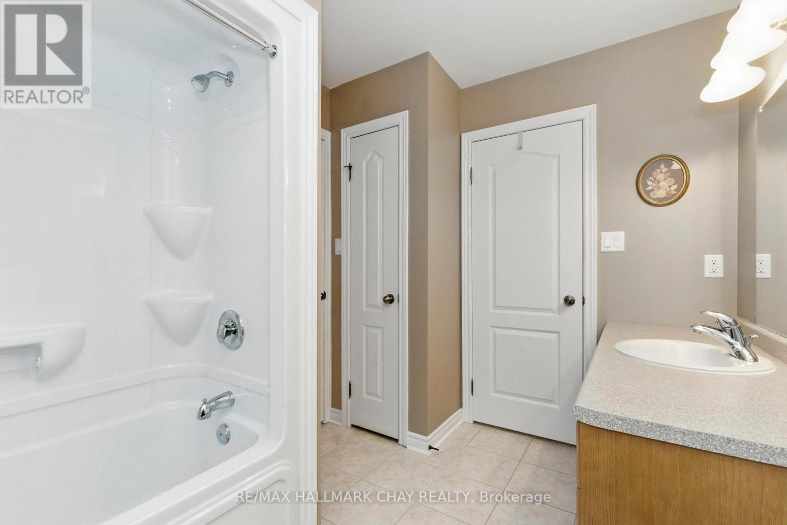 32 Valleycrest Drive, Oro-Medonte, Ontario  L0L 2L0 - Photo 30 - S12787354