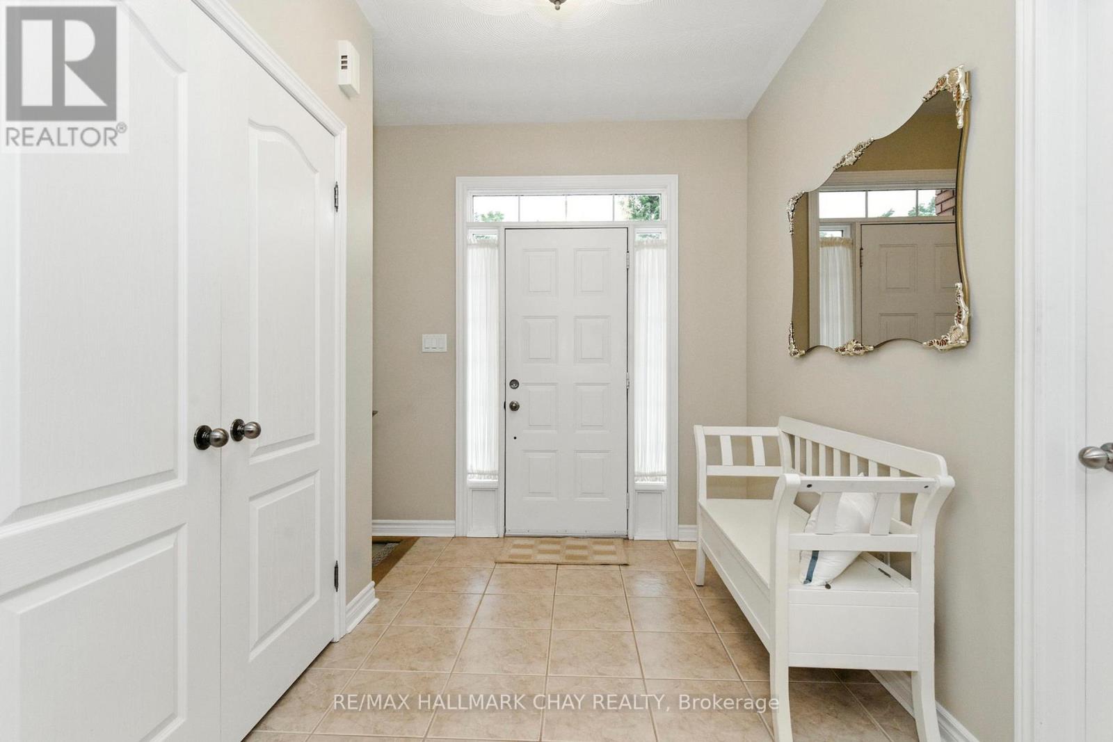 32 Valleycrest Drive, Oro-Medonte, Ontario  L0L 2L0 - Photo 7 - S12787354