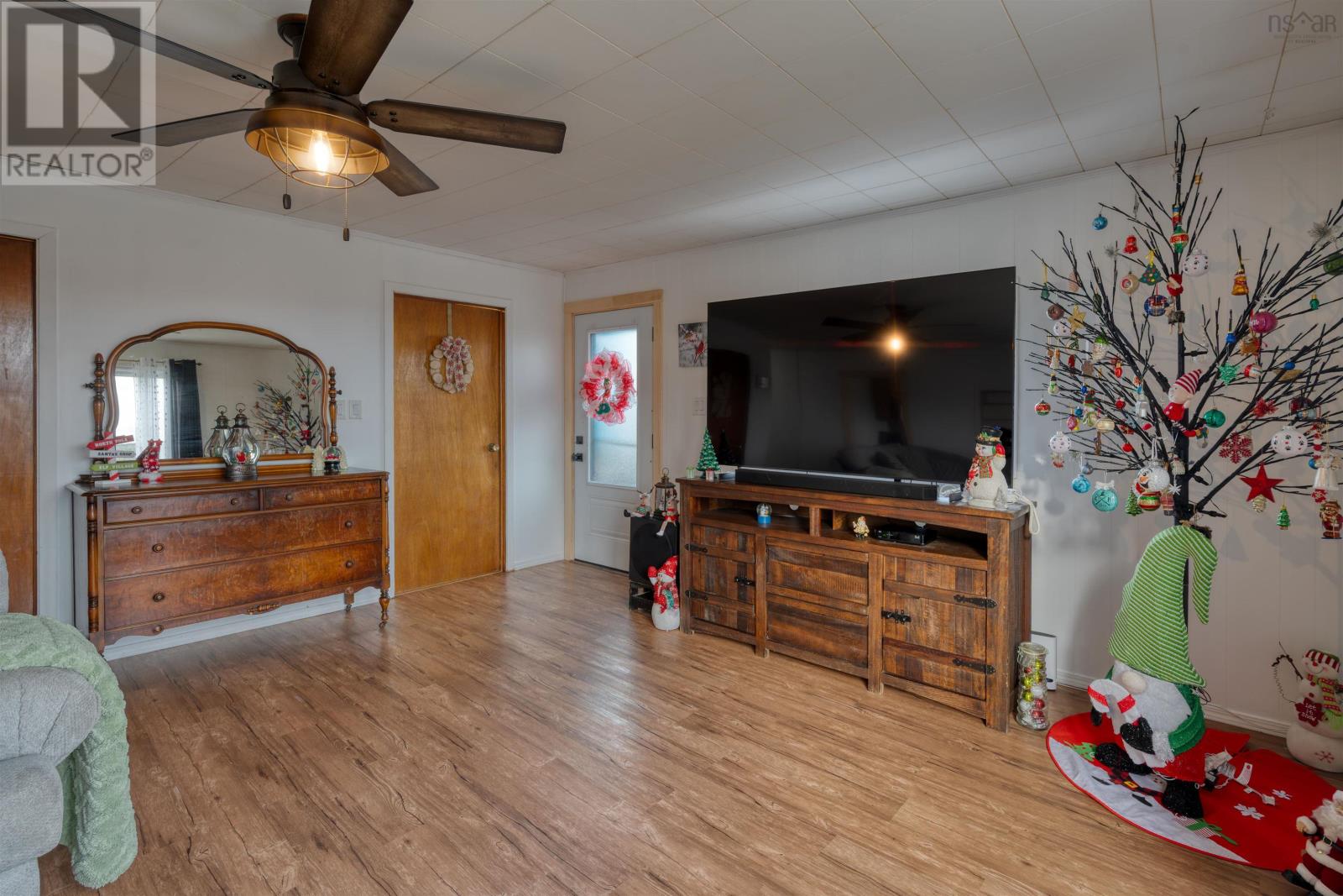 87 Pool Road, Sheet Harbour, Nova Scotia  B0J 3H0 - Photo 11 - 202529232