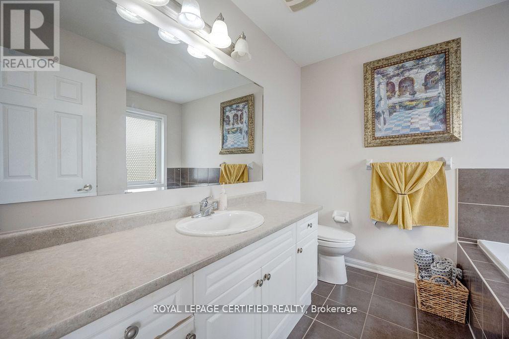 216 Magurn Gate, Milton, Ontario  L9T 7B4 - Photo 41 - W12787302