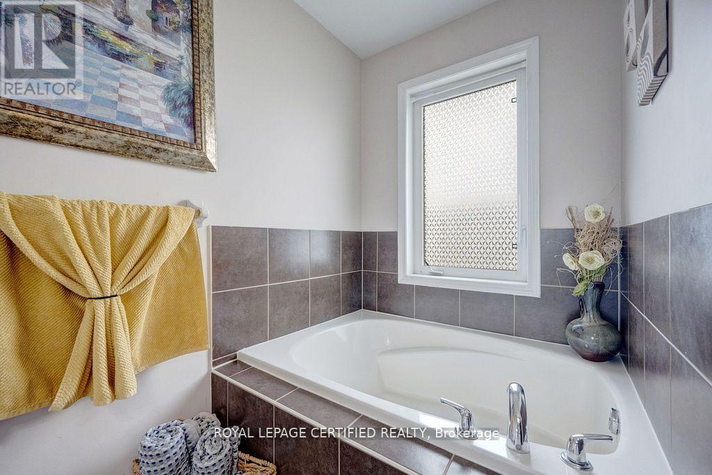 216 Magurn Gate, Milton, Ontario  L9T 7B4 - Photo 42 - W12787302