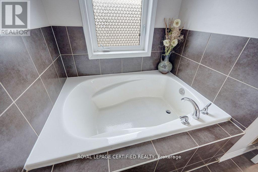 216 Magurn Gate, Milton, Ontario  L9T 7B4 - Photo 43 - W12787302