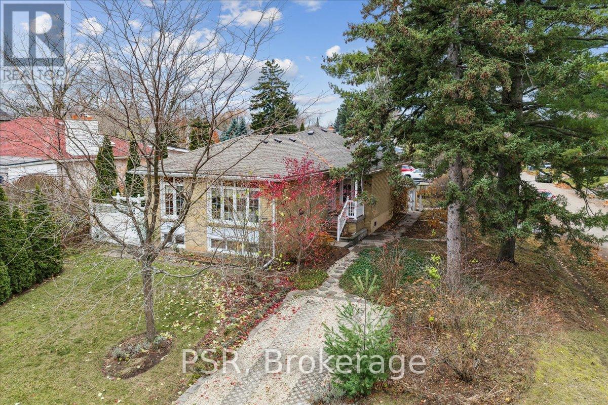 402 WILLIS DRIVE, Oakville, Ontario