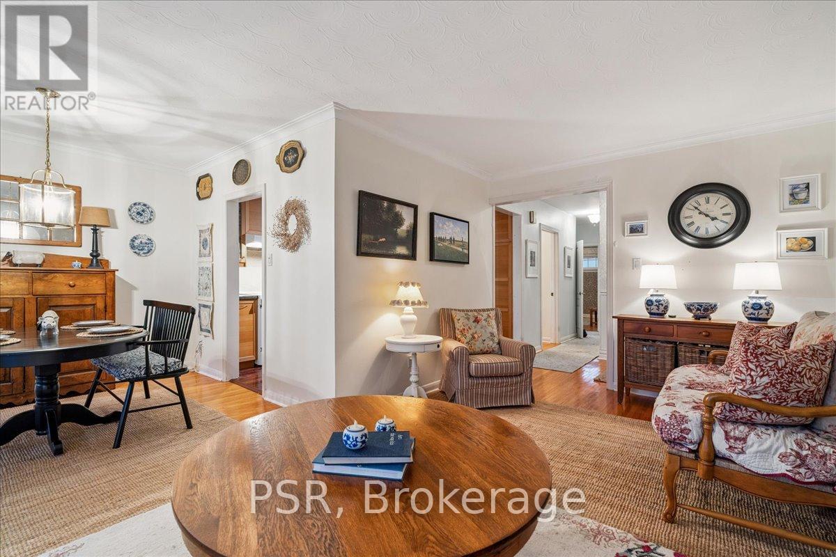 402 Willis Drive, Oakville, Ontario  L6L 4V3 - Photo 12 - W12787312