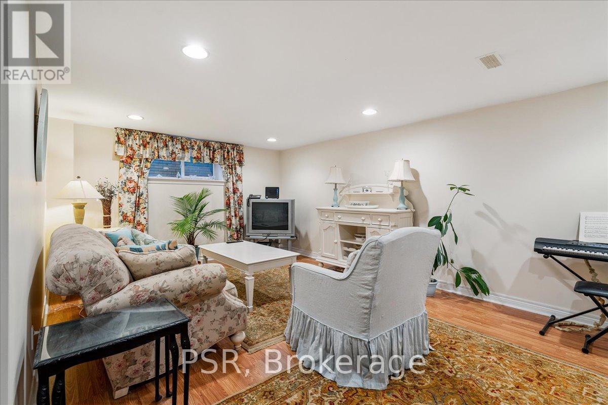 402 Willis Drive, Oakville, Ontario  L6L 4V3 - Photo 29 - W12787312